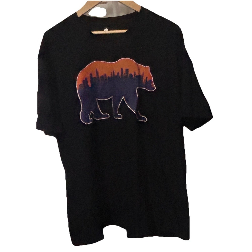 Chicago Illinois Skyline Chicago Bears Men's large Black T-Shirt